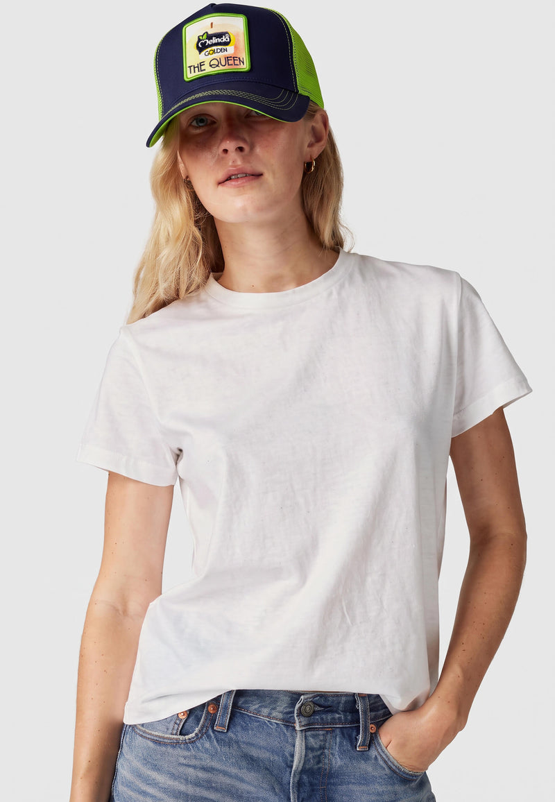 Trucker Hat Melinda Collection, modello donna, insieme agli accessori