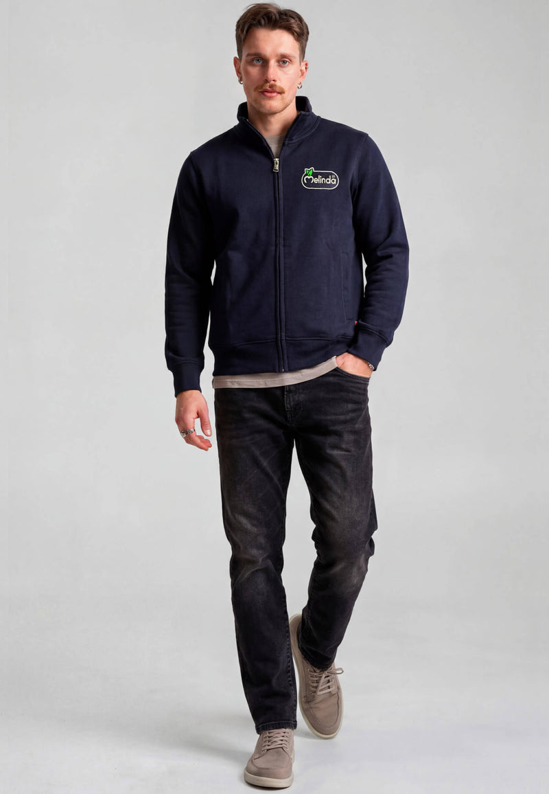 Felpa Melinda Collection, modello uomo, indossato per intero