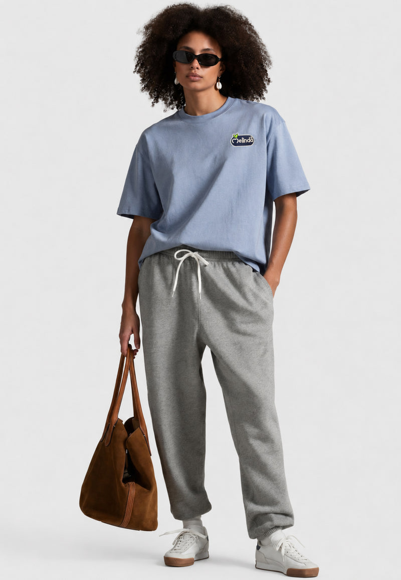 T-shirt Melinda Collection, azzurro, modello donna, indossato per intero