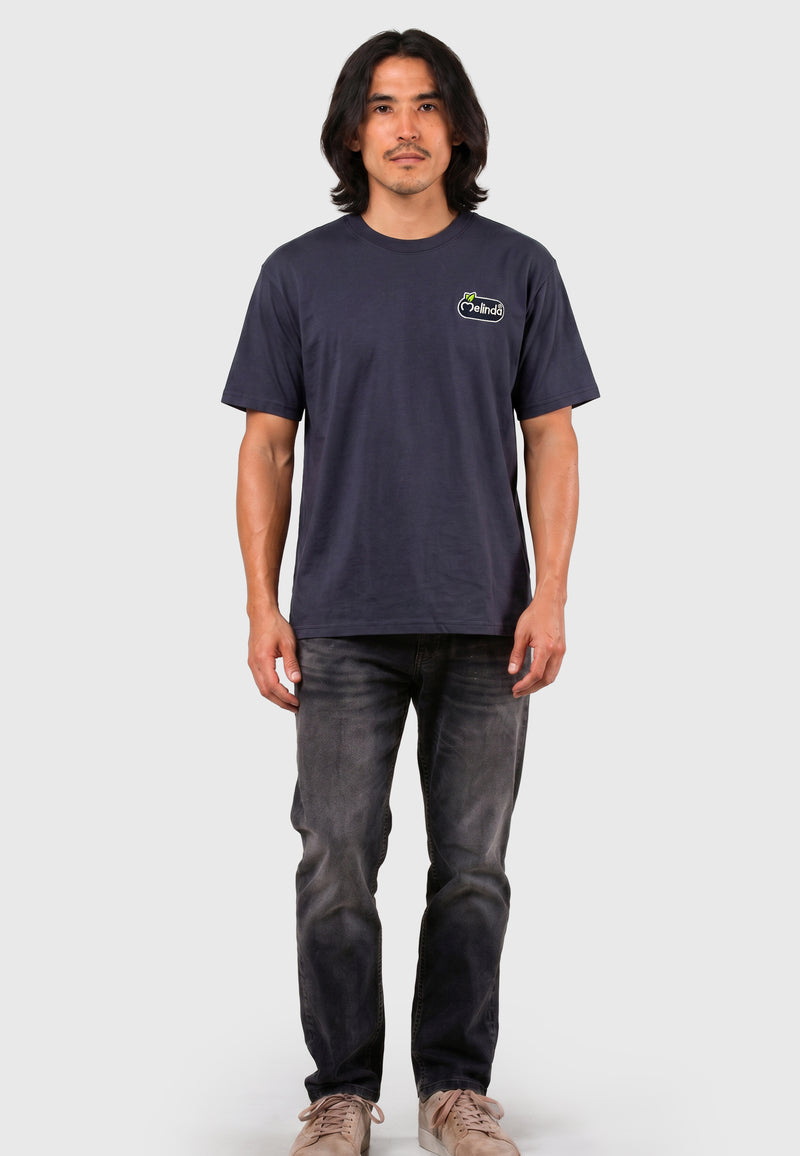 T-shirt Melinda Collection, blu, modello uomo, indossato per intero