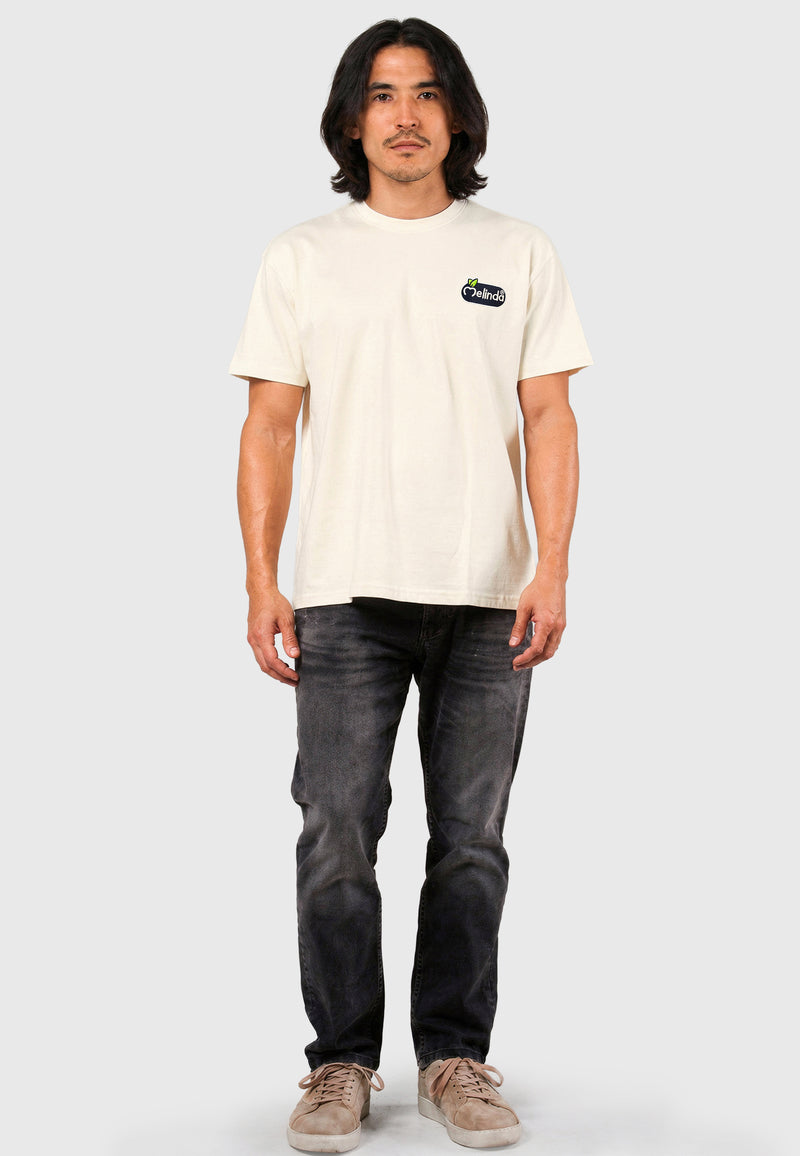 T-shirt Melinda Collection, color crema, modello uomo, indossato per intero