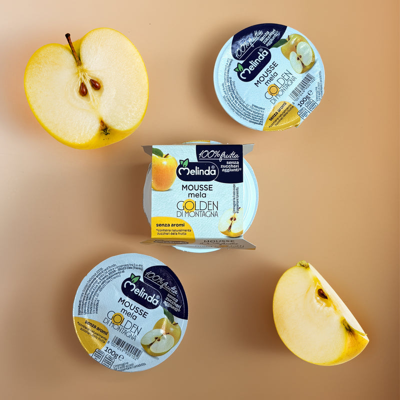 Vasetti di mousse di frutta Melinda gusto mela Golden con frutta fresca