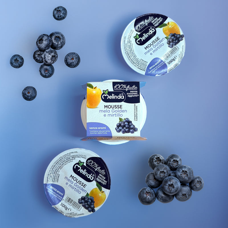 Vasetti di mousse di frutta Melinda gusto mirtillo con frutta fresca