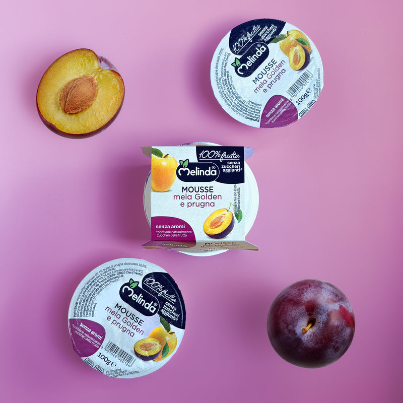 Vasetti di mousse di frutta Melinda gusto prugna con frutta fresca