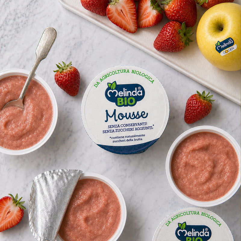 Mousse BIO Melinda gusto fragola servita con frutta fresca